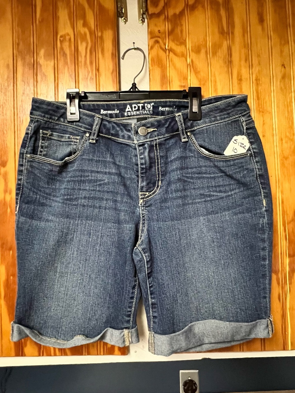 Apt 9 Womens Bermuda shorts size 10